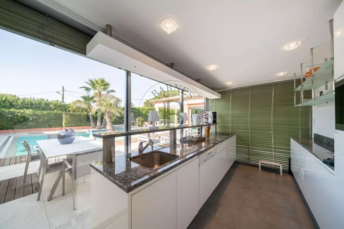 Image No.24-4 Bed House for sale