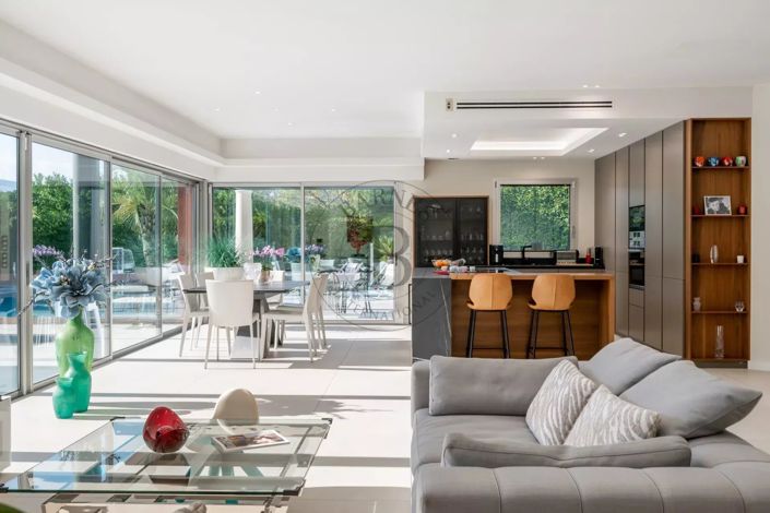 Image No.4-4 Bed House for sale