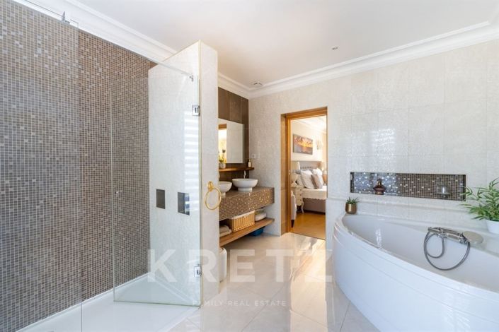 Image No.20-5 Bed House for sale