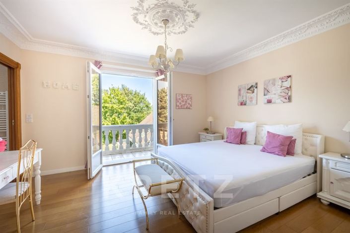 Image No.21-5 Bed House for sale