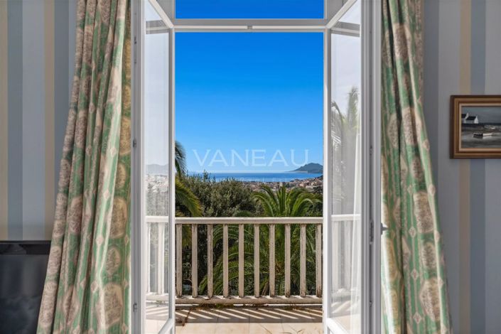 Image No.24-10 Bed House for sale