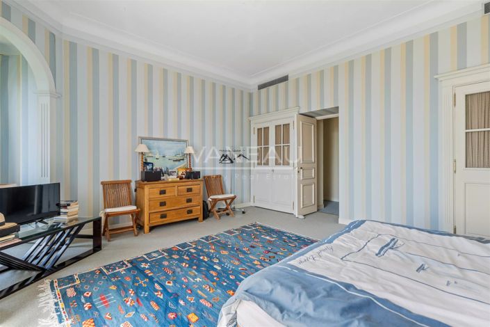 Image No.25-10 Bed House for sale