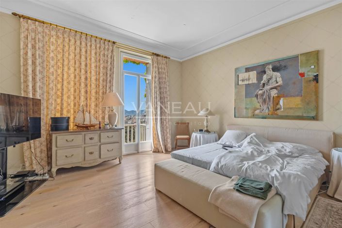 Image No.26-10 Bed House for sale
