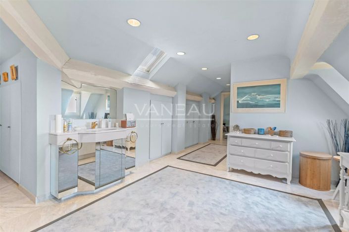 Image No.29-10 Bed House for sale