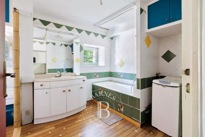 Image No.12-5 Bed House for sale
