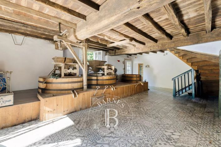 Image No.5-5 Bed House for sale