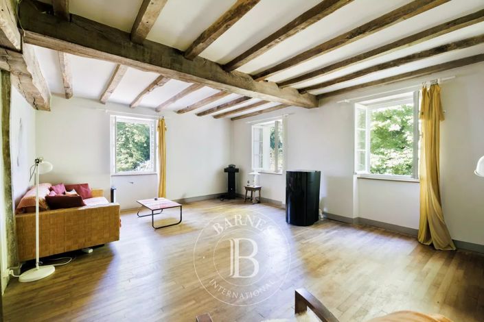 Image No.6-5 Bed House for sale