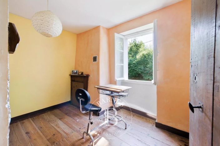 Image No.9-5 Bed House for sale