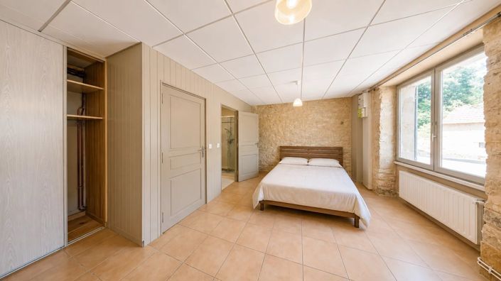 Image No.10-6 Bed House for sale