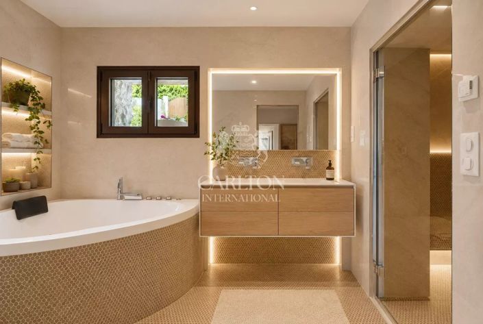 Image No.24-6 Bed House for sale