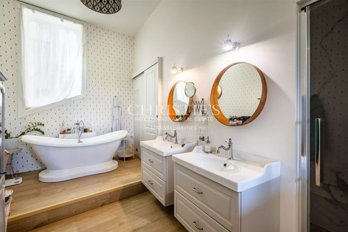 Image No.20-5 Bed House for sale