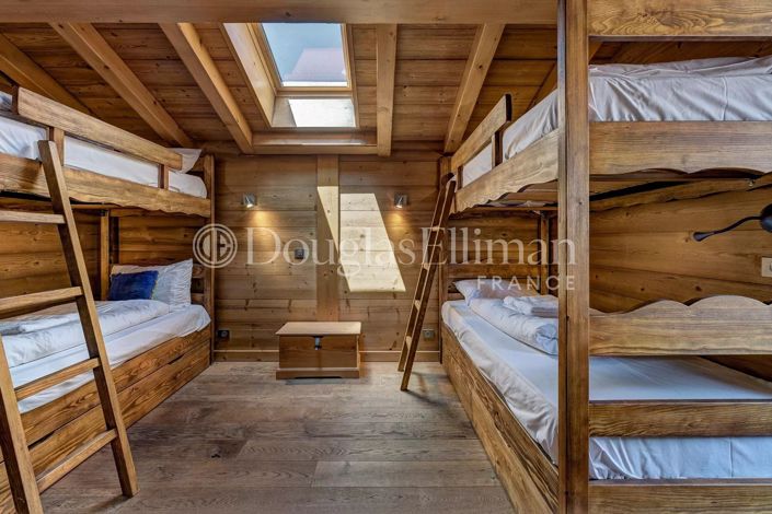 Image No.9-5 Bed House for sale