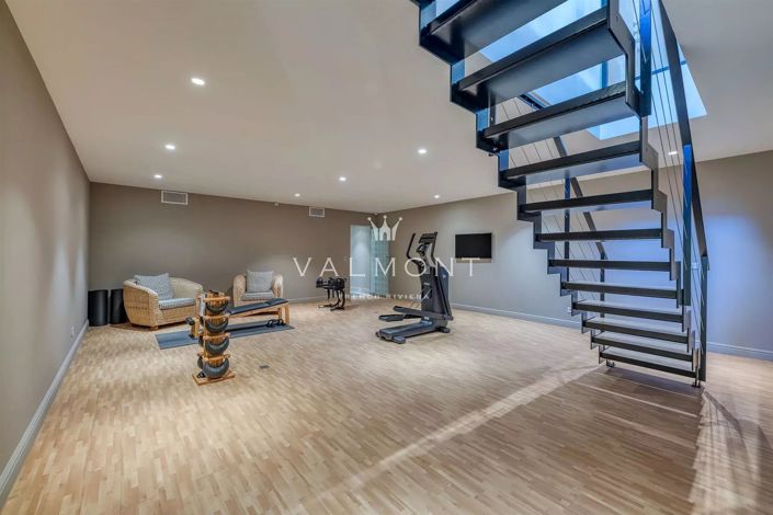 Image No.24-8 Bed House for sale