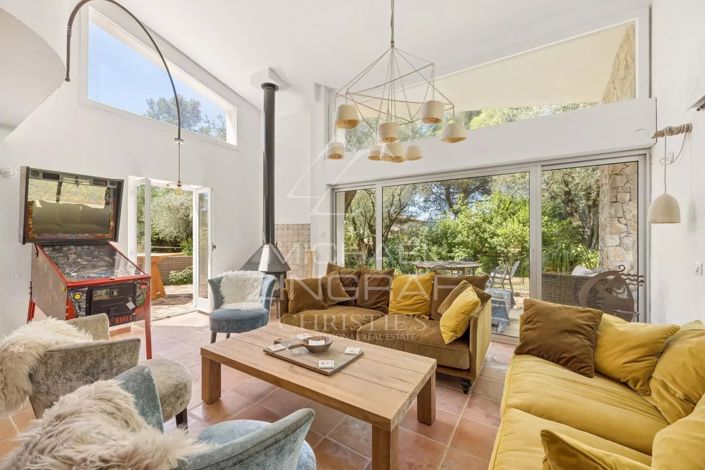 Image No.5-6 Bed House for sale