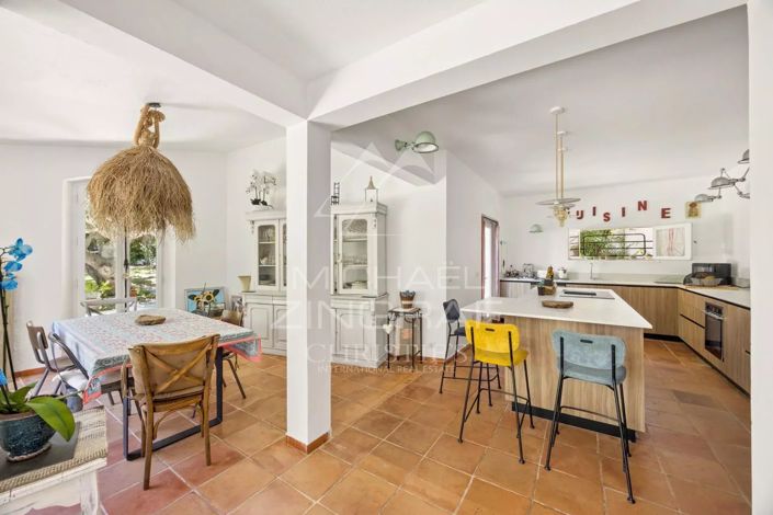 Image No.6-6 Bed House for sale