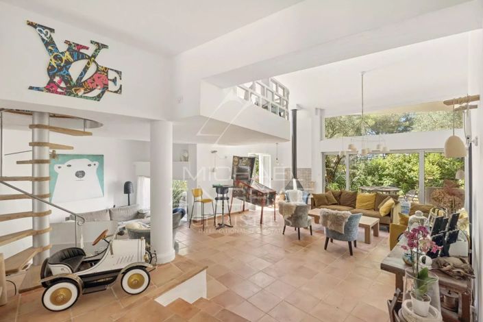 Image No.7-6 Bed House for sale