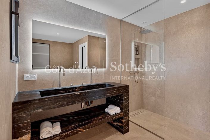 Image No.17-4 Bed House for sale