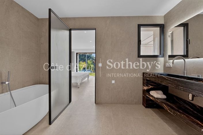 Image No.18-4 Bed House for sale
