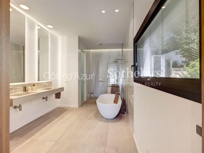Image No.11-5 Bed House for sale