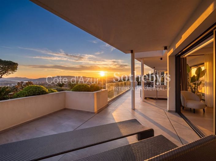 Image No.20-5 Bed House for sale