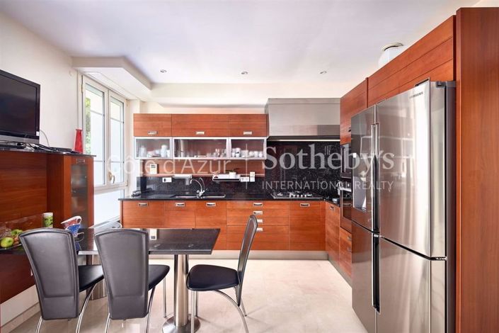 Image No.6-6 Bed House for sale