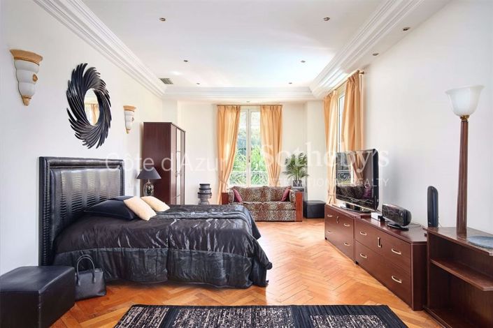 Image No.9-6 Bed House for sale