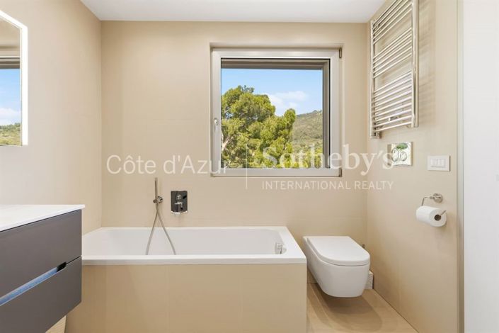 Image No.13-4 Bed House for sale