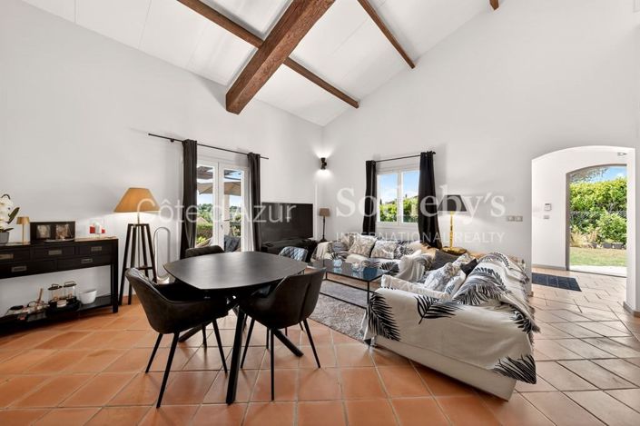 Image No.6-4 Bed House for sale