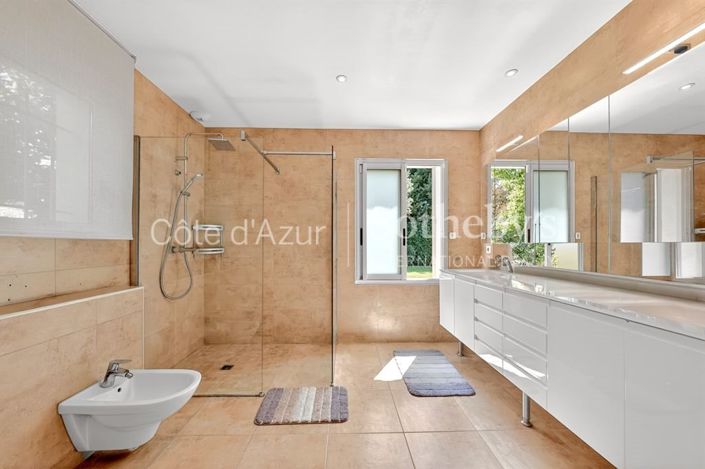 Image No.11-5 Bed House for sale