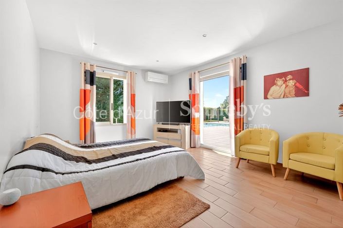 Image No.12-5 Bed House for sale