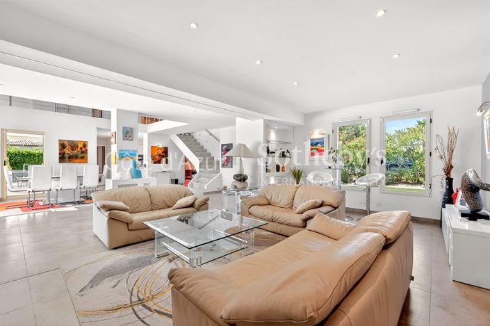 Image No.4-5 Bed House for sale