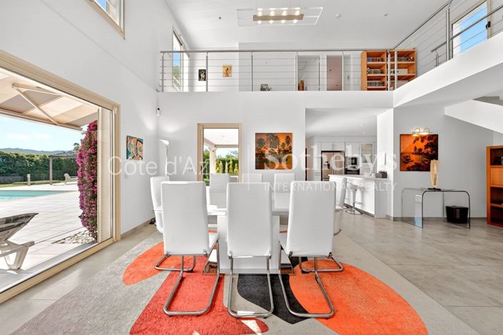 Image No.5-5 Bed House for sale