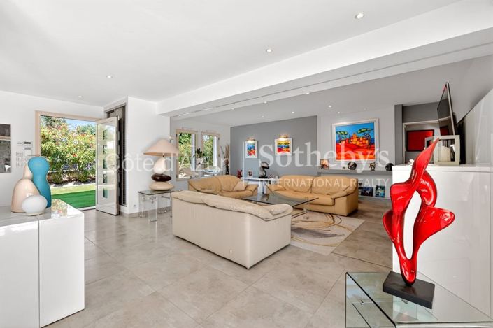 Image No.6-5 Bed House for sale