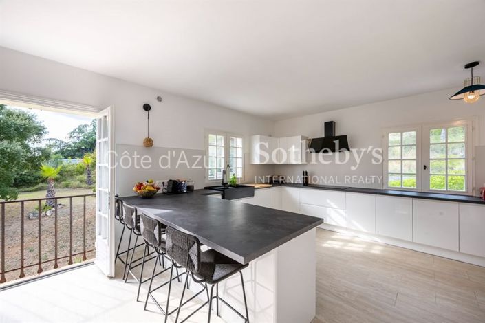 Image No.17-7 Bed House for sale