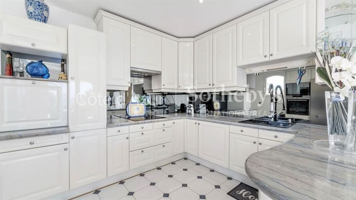 Image No.9-5 Bed House for sale
