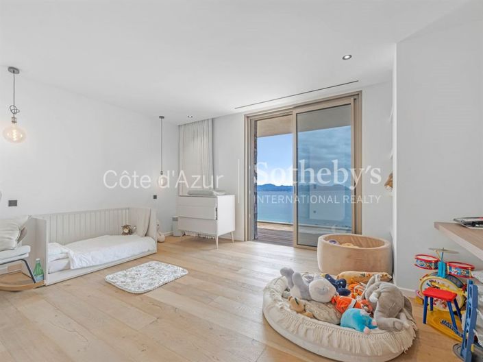 Image No.16-4 Bed House for sale