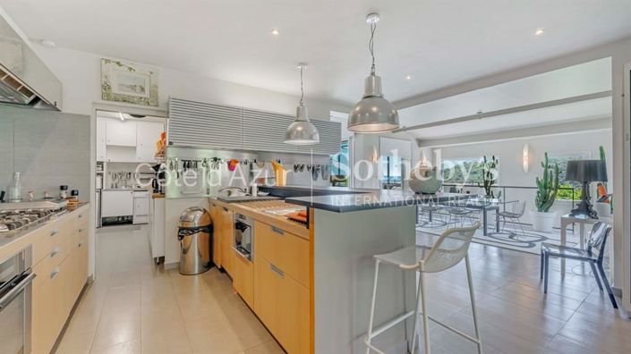 Image No.11-5 Bed House for sale