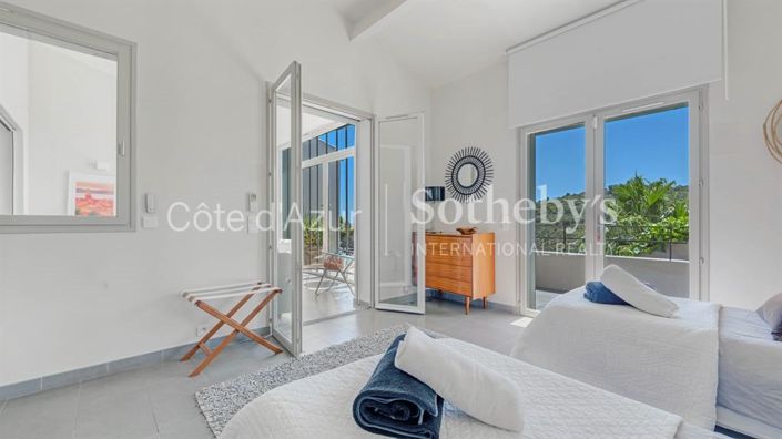 Image No.16-5 Bed House for sale