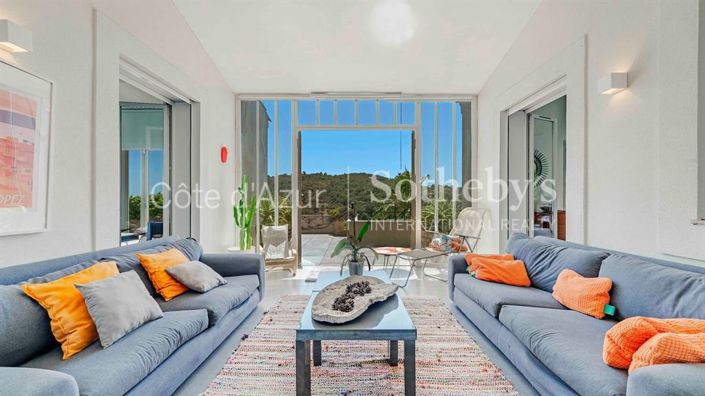 Image No.8-5 Bed House for sale