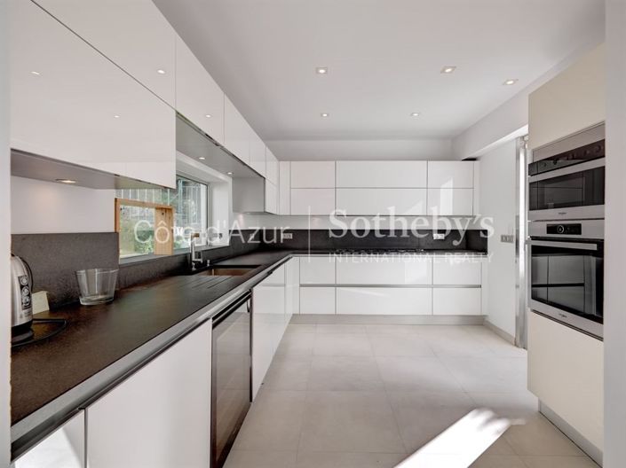 Image No.12-5 Bed House for sale
