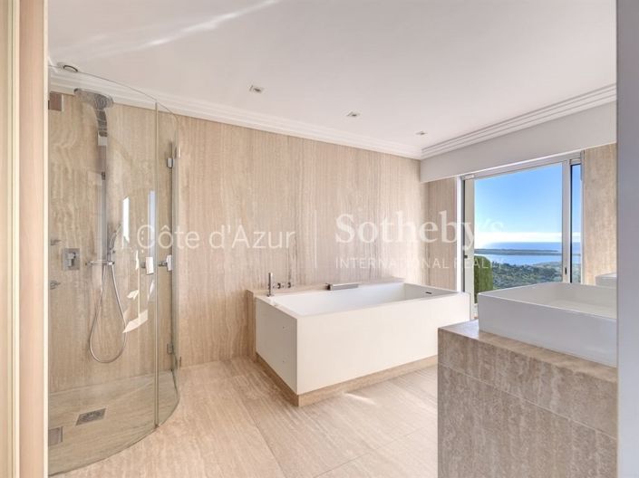 Image No.17-5 Bed House for sale