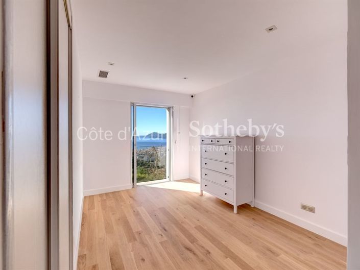 Image No.18-5 Bed House for sale