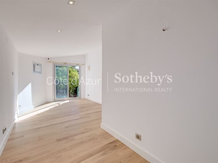Image No.20-5 Bed House for sale