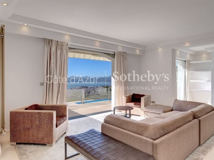 Image No.7-5 Bed House for sale