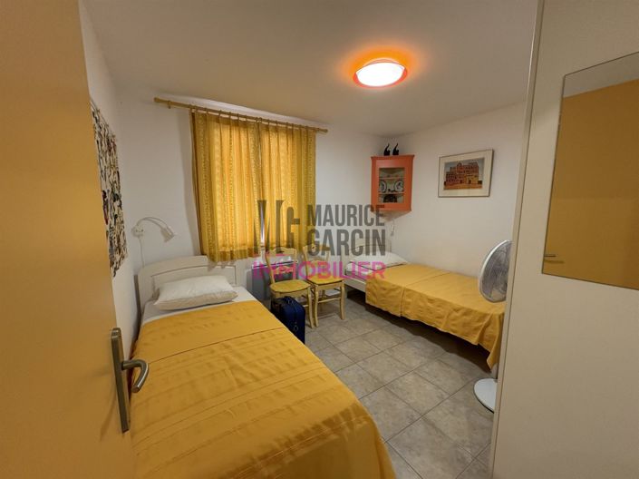 Image No.17-3 Bed House for sale