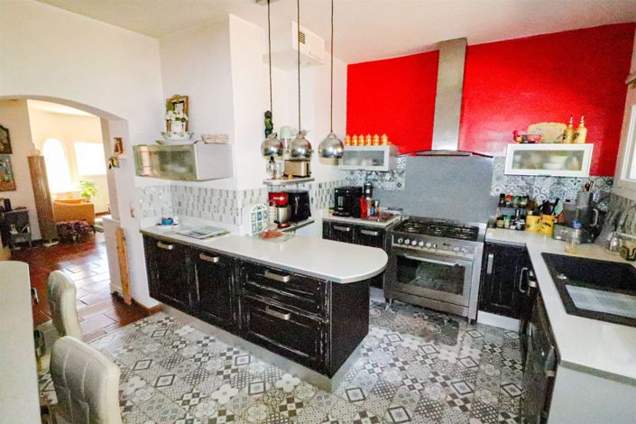 Image No.18-4 Bed House for sale