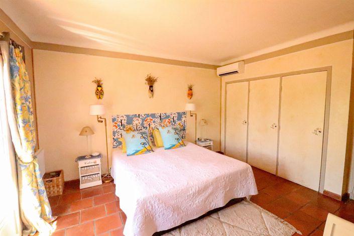 Image No.27-4 Bed House for sale