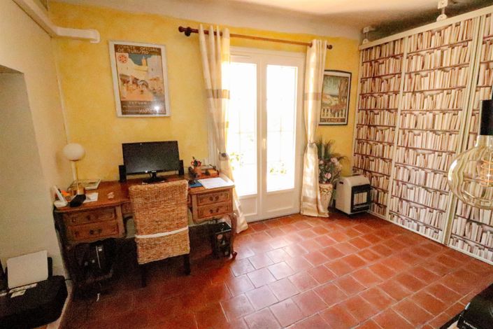 Image No.30-4 Bed House for sale