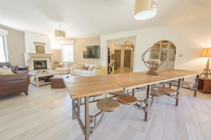Image No.18-7 Bed House for sale