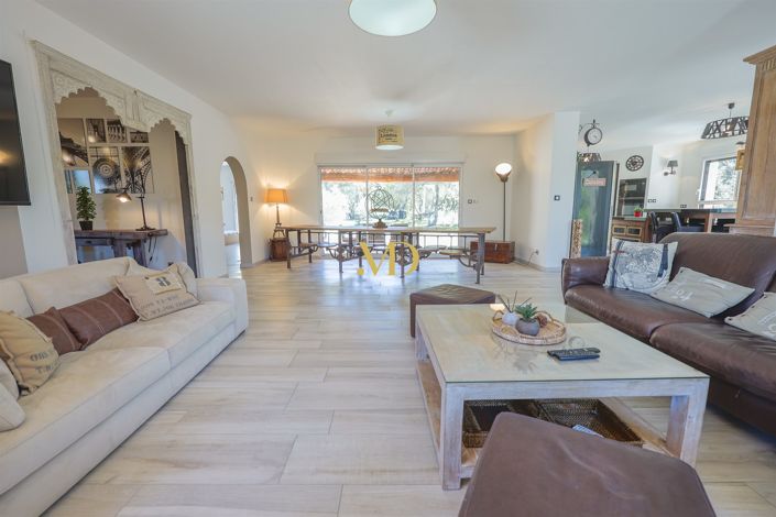 Image No.20-7 Bed House for sale